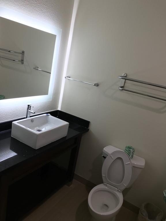 Americas Best Value Inn & Suites Spring / N. Houston Extérieur photo